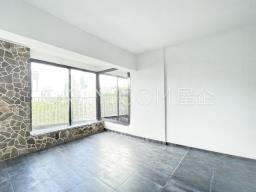 Mackenny Court image 1