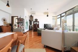 One Pacific Heights image 8