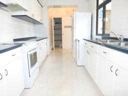 Repulse Bay Apartments image 10