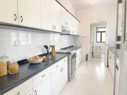 Repulse Bay Apartments image 10