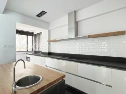 Bayview Court image 8