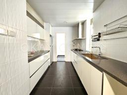 Blue Pool Court image 4