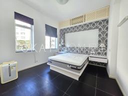 Blue Pool Court image 2