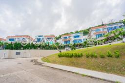 Dragon Lake Villa image 6