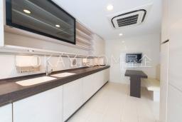 Estoril Court image 8