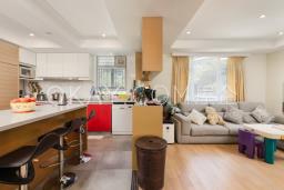 Glamour Court image 5