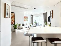 Hillgrove Village - Glamour Court image 3