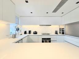 Hillgrove Village - Glamour Court image 6