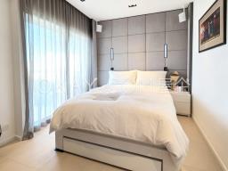 Hillgrove Village - Glamour Court image 9