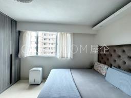 Hilton Towers image 9