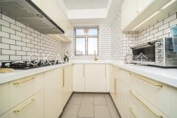 Island Crest image 7