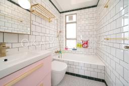 Island Crest image 10