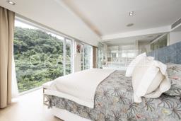 Lobster Bay image 10