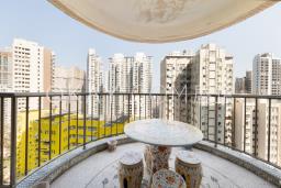 Pearl Gardens image 1