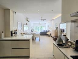Peninsula Village - Caperidge Drive image 8