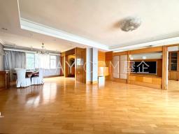 Piccadilly Mansion image 4