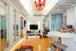 Po Thai Building image 7