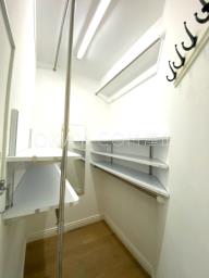 Roc Ye Court image 4