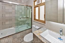 Tong Fuk Village House image 4