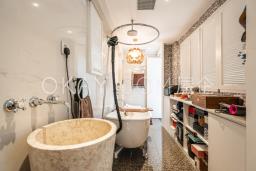 Y Y Mansion image 10