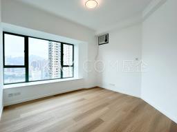 YI image 6