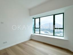 YI image 8
