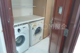 YI image 5