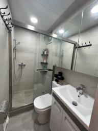 23  Hennessy Road image 6