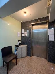 Hang Shun Building image 6