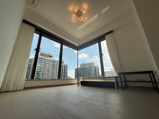 IslandSouth Seaview 3 Bedrooms Ensuite w Maidroom