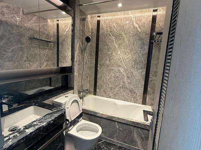 IslandSouth Seaview 3 Bedrooms Ensuite w Maidroom