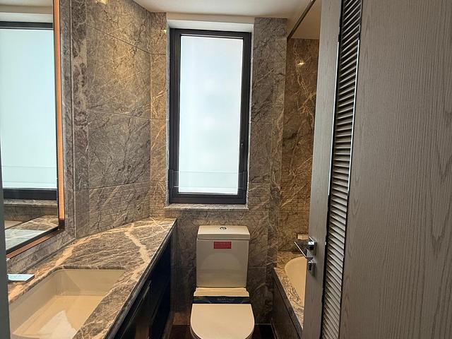IslandSouth Seaview 3 Bedrooms Ensuite w Maidroom