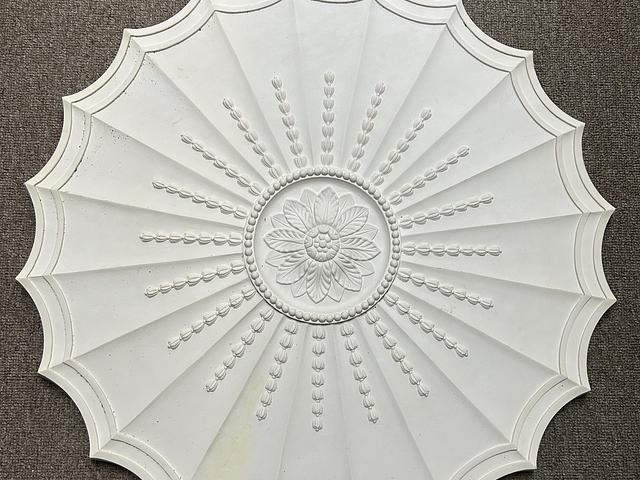 Decorative White Plaster Ceiling Medallion with Fl