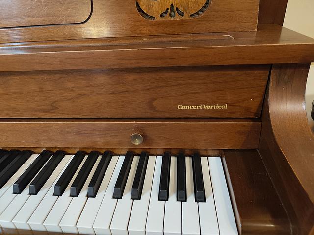 Upright piano -free