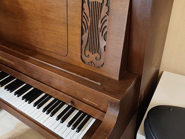 Upright piano -free