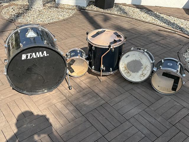Drum kits for free ( pick up) used but works