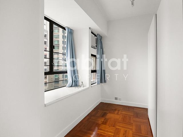 High Privacy Flat in Mid-Levels