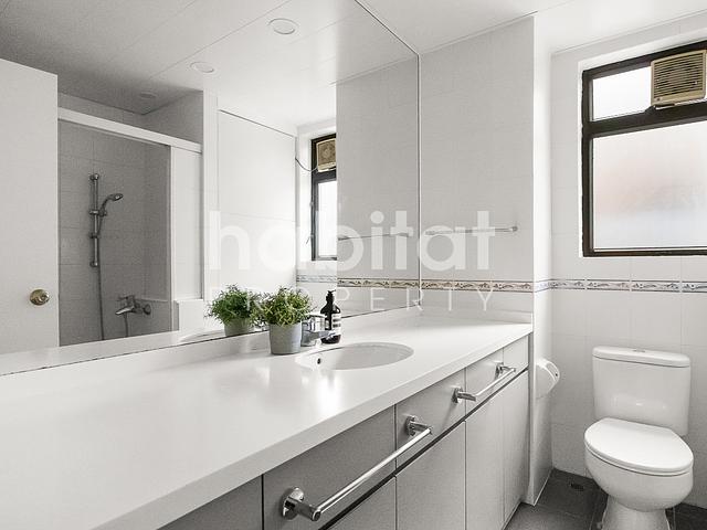 High Privacy Flat in Mid-Levels
