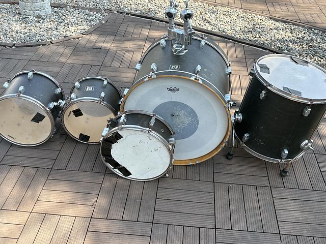 Drum kits for free ( pick up) used but works