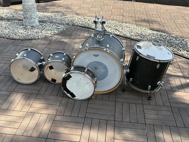 Drum kits for free ( pick up) used but works