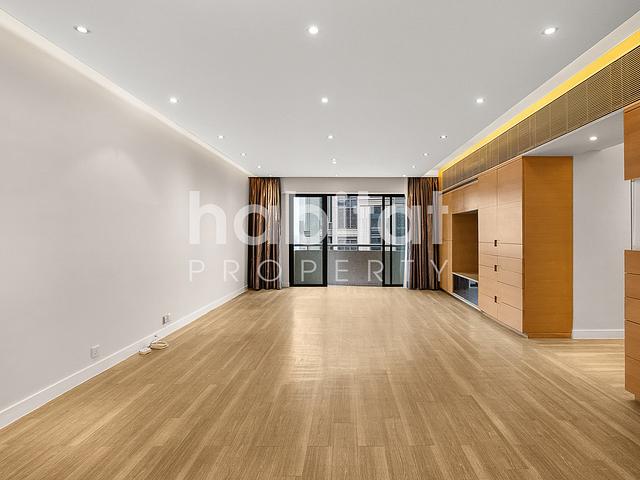 High Privacy Flat in Mid-Levels