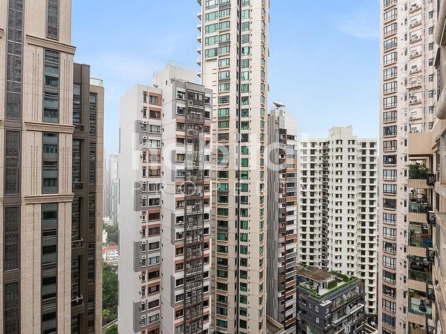 High Privacy Flat in Mid-Levels