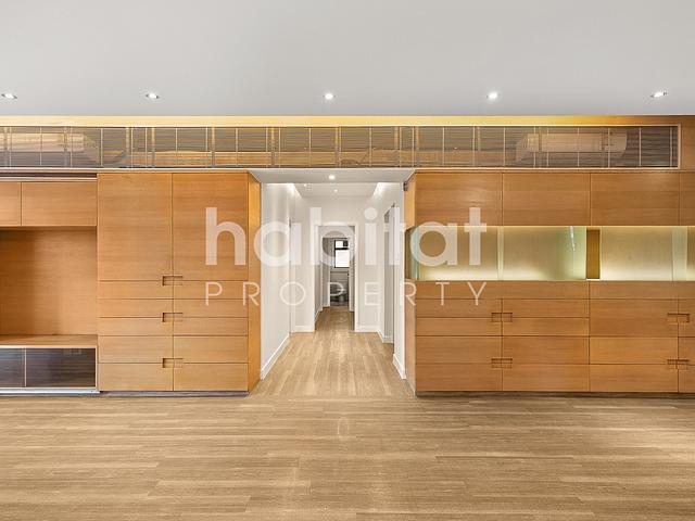 High Privacy Flat in Mid-Levels