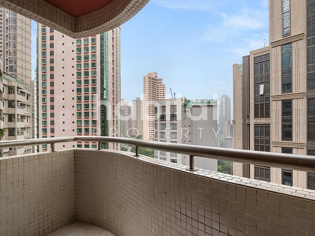 High Privacy Flat in Mid-Levels
