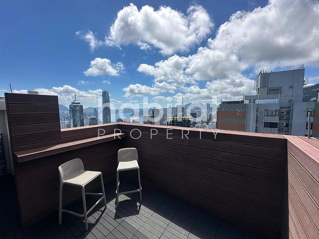 Private Terrace in Great Location