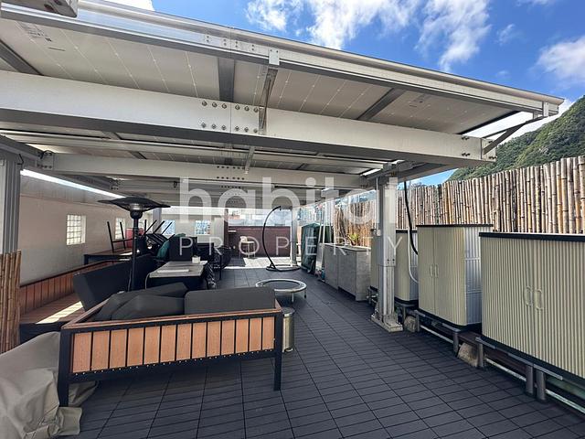 Private Terrace in Great Location