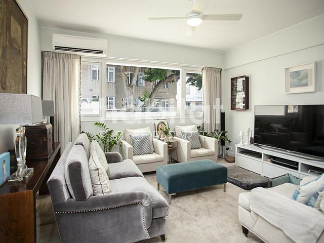 Bright Low-Rise, Quiet Green Neighbourhood