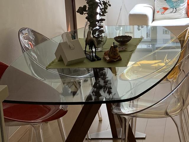 Contemporary dining table