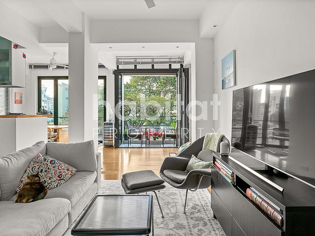 Unique Renovated Low Rise in Happy Valley