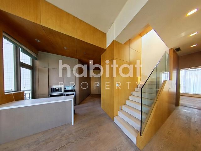 Penthouse with Fantastic Harbour Views